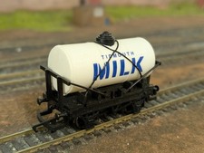Hornby OO Gauge Tidmouth Milk