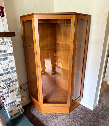Corner display cabinet - corner,