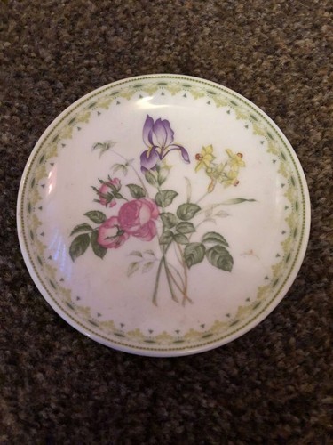 Royal doulton bone china pin - royal,