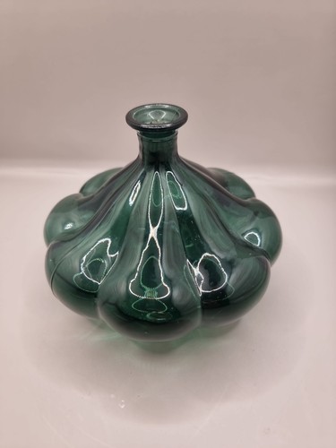 Dark green glass - dark,
