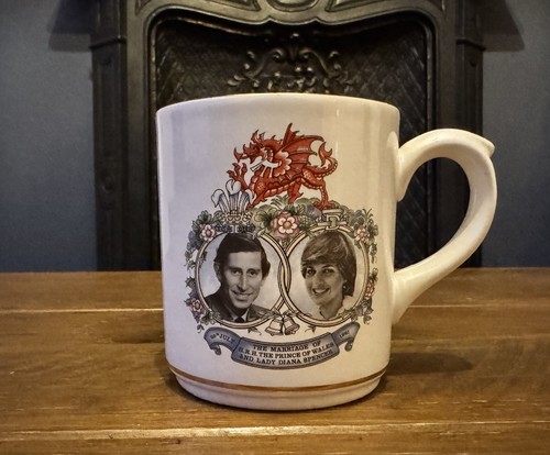 Vintage 1981 poole pottery - vintage,