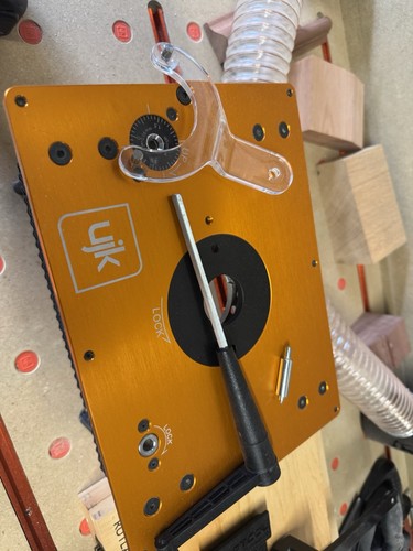 Ujk router plate and lift - and,