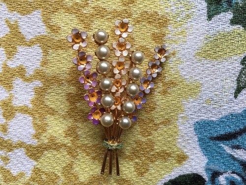 Lovely vintage faux pearl and