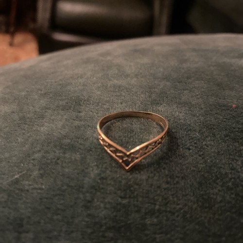 Wishbone open shaped ring - v,