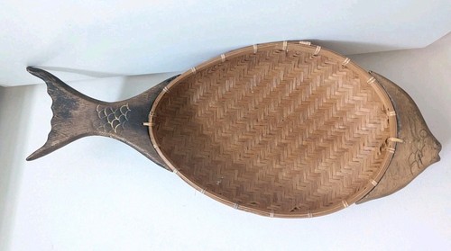 Fish bread serving - basket, wall