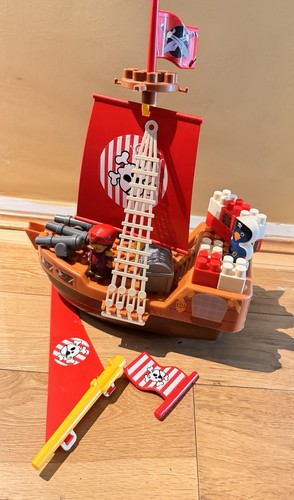 Pirate ship playset with - pirate,
