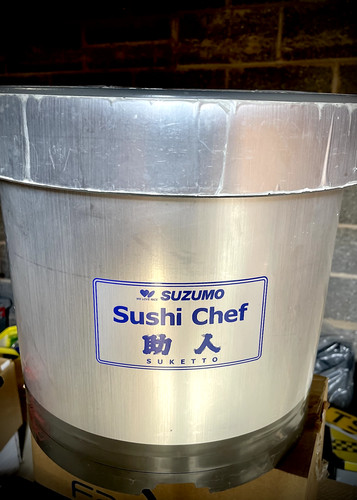 Suzumo sushi chef suketto - chef,