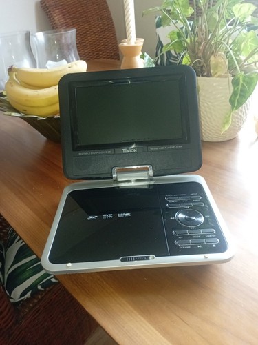 Tevion portable dvd player - 7'',