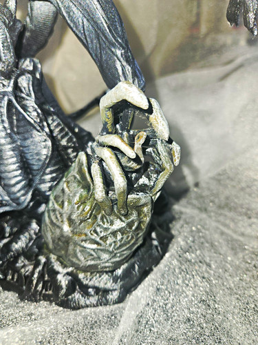 Alien xenomorph figurine - alien,
