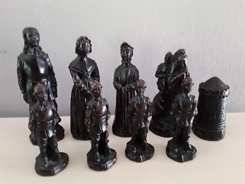 Roundheads chess set latex - ,