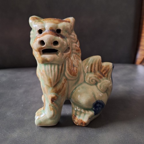 Sitting foo dog - foo,