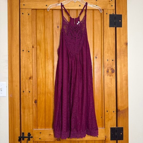 Xhilaration burgundy lace