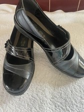 Fly Flot Black Ladies Shoes Heel 1 Inch EUC Size 40 Leather