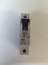 MK B32 32 AMP CURVE B 6kA MCB CIRCUIT BREAKER SENTRY 5932s B32