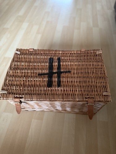 Harrods wicker picnic hamper - wicker,