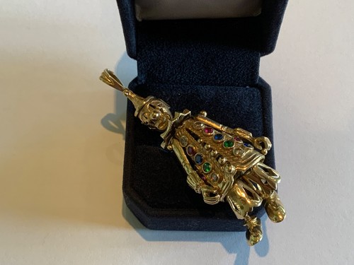 Stunning 9ct gold bejewelled - stunning,