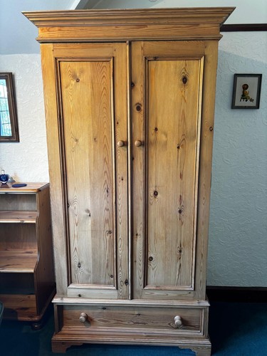 Wardrobe solid wood marks - wardrobe, and