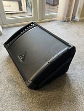 BEHRINGER Powered Speaker