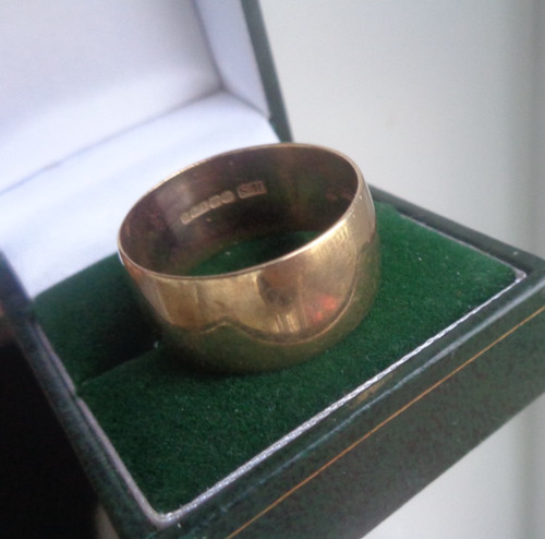 Yellow gold wedding ring - yellow,
