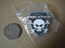 Collectable "POOLE PIRATES 2016" Gold Speedway badge. New and Sealed.