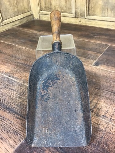 Antique coal scuttle scoop - scoop, /