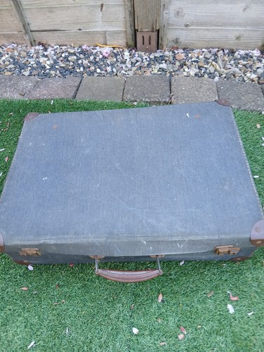 Vintage paragon suitcase - paragon, prop