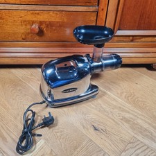 OMEGA 8226 Masticating Juicer and Nutrition Centre Please Read Description 