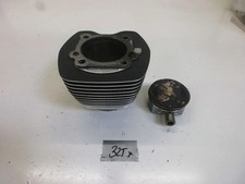 Cylinder with piston rear