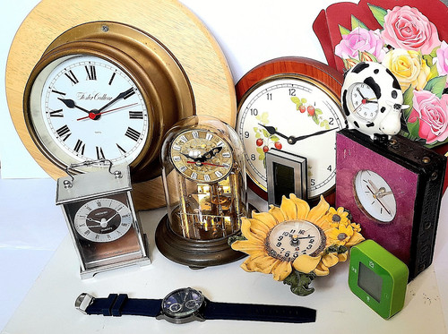 Clocks wall - -,