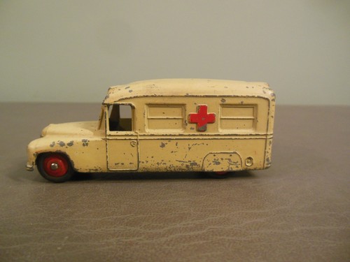 Dinky toys daimler ambulance - dinky,