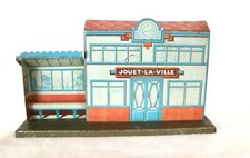 AC1870:Vintage CR TRains (Charles Rossignol) O Gauge Station on Platform