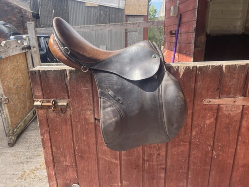 Stubben jump saddle brown - 17.5,
