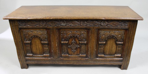 Heavily carved oak coffer - oak, in