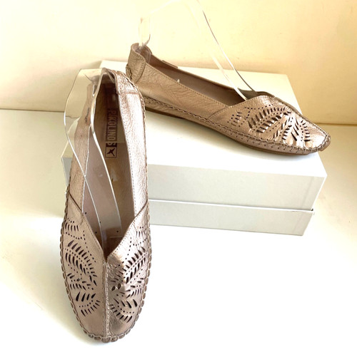 Pikolinos gold leather - gold,