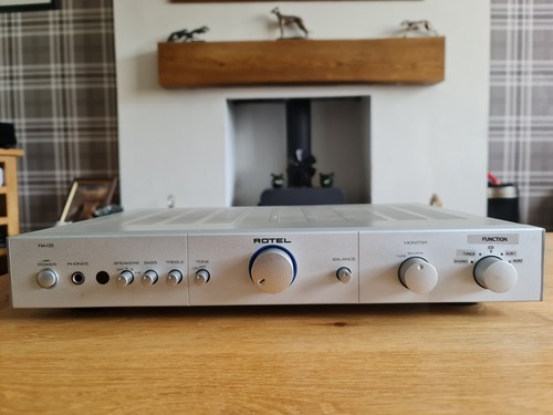 Rotel hifi amplifier - ra-02,