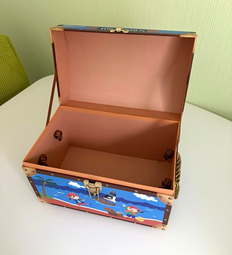 Pirate wooden treasure - pirate, chest