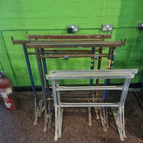 Builders trestle stands - stands., 6
