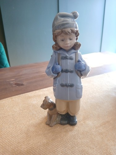 Nao lladro travelling - by, 'travelling