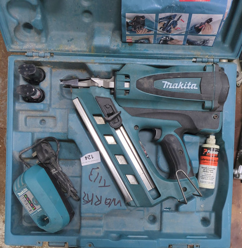 Makita nail gun - working, gn900