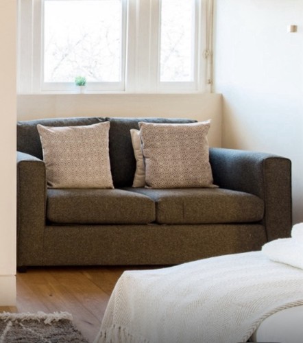 Couch bed good condition - in,