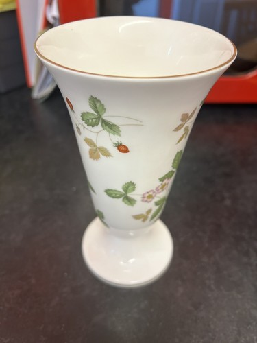 Wedgwood wild strawberry - wild, china