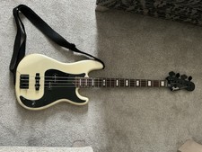 Fender Duff McKagan Deluxe