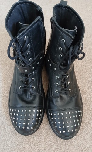 Black lace boots with - lace,