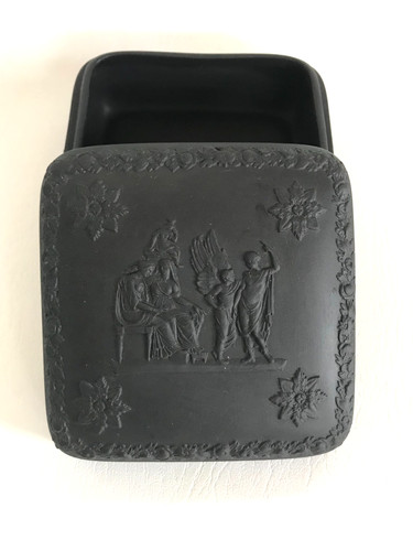Wedgwood black basalt - black,