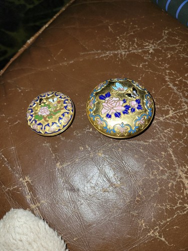 Decorative enamelled pill - enamelled,