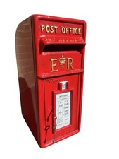 Post box red wall - red, er
