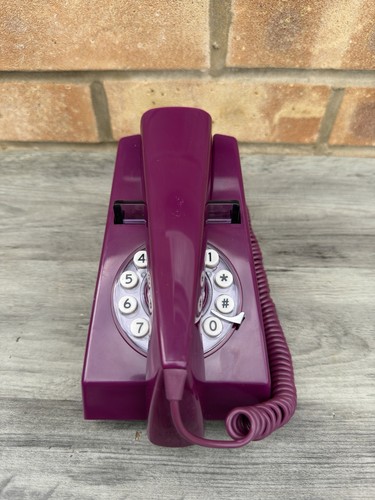 Wild wolf retro trim phone - retro,