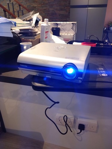 Toshiba tdp s20 projector - projector, used
