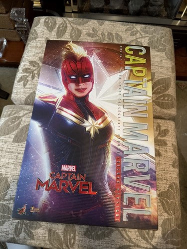 Hot toys captain marvel - -,