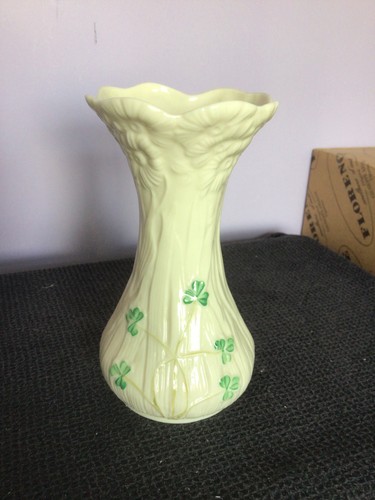 Vintage belleek ireland vase - ,